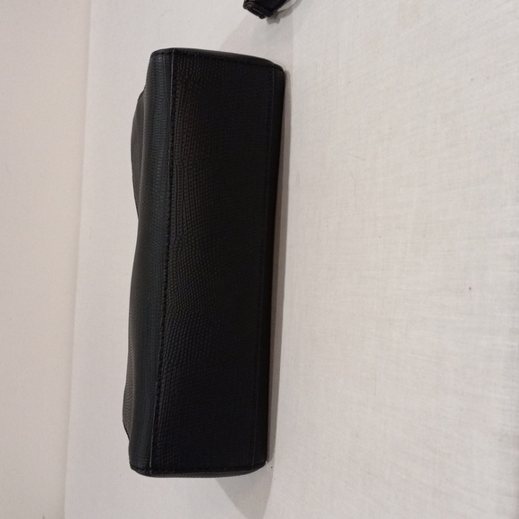 Crossbody - Picture 4 of 14